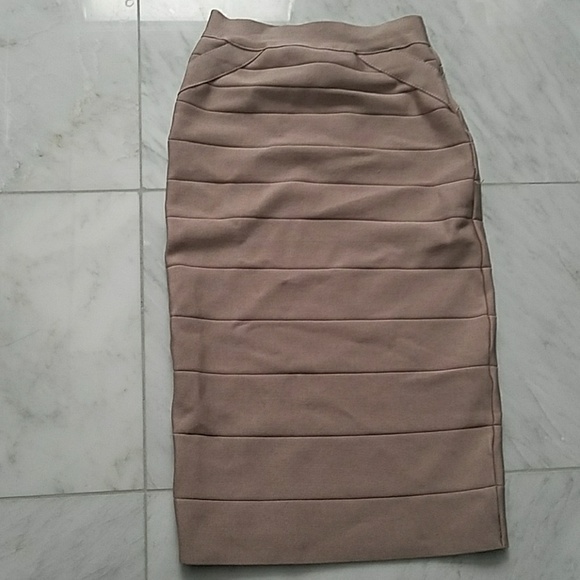 •° SOLD °• Bebe bandage skirt - Picture 2 of 4